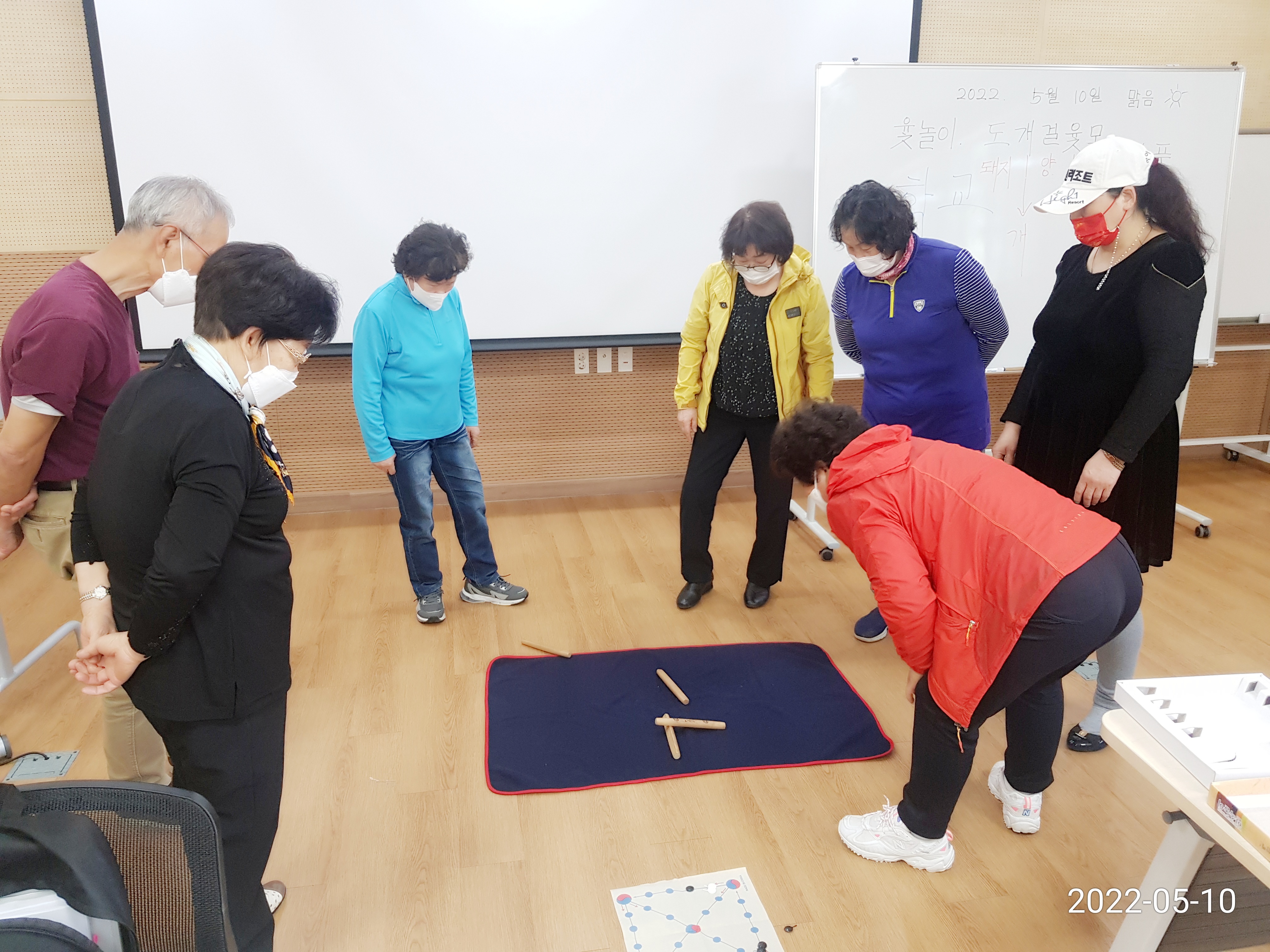 교과 과정 실습, 윷놀이 체험.jpg